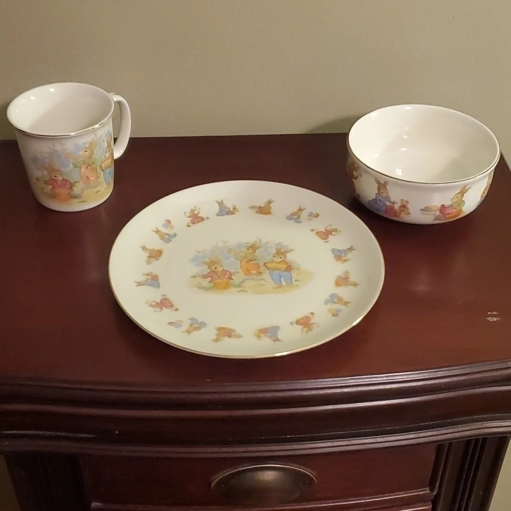 Mount Clemens Pottery Little Bunny Child's Set